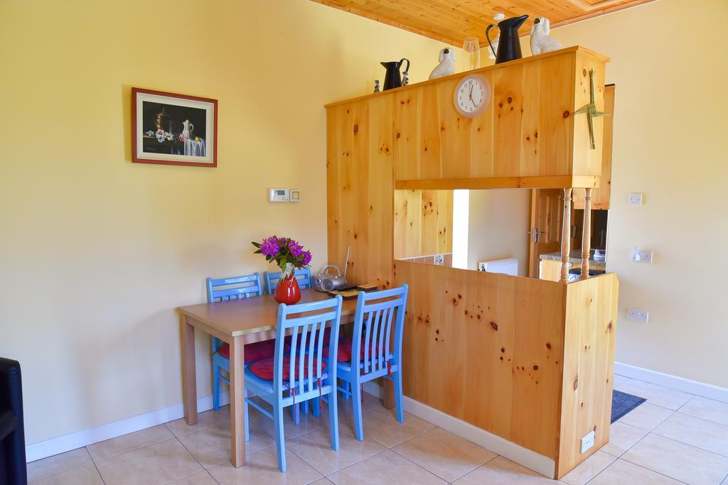 Katie'S Cottage Achill Sound Eksteriør billede